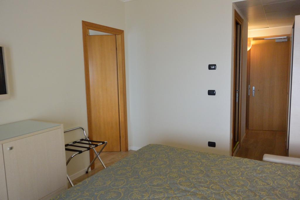 Hotel Columbus Lignano Sabbiadoro Pokój zdjęcie