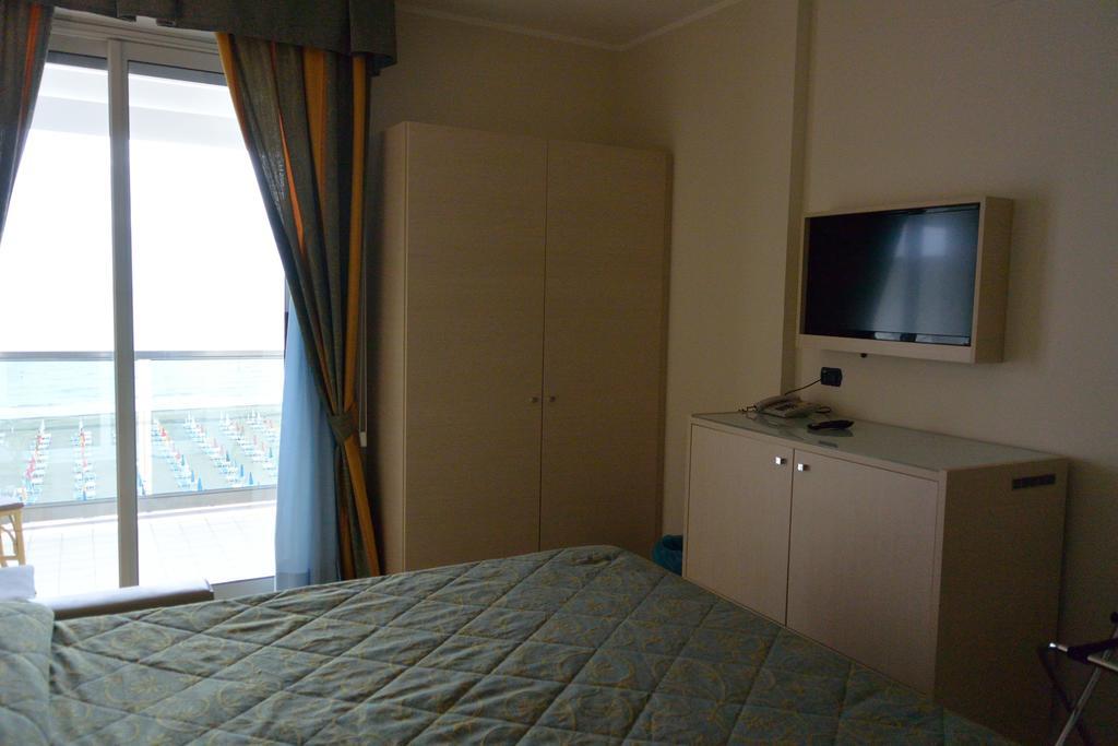 Hotel Columbus Lignano Sabbiadoro Pokój zdjęcie